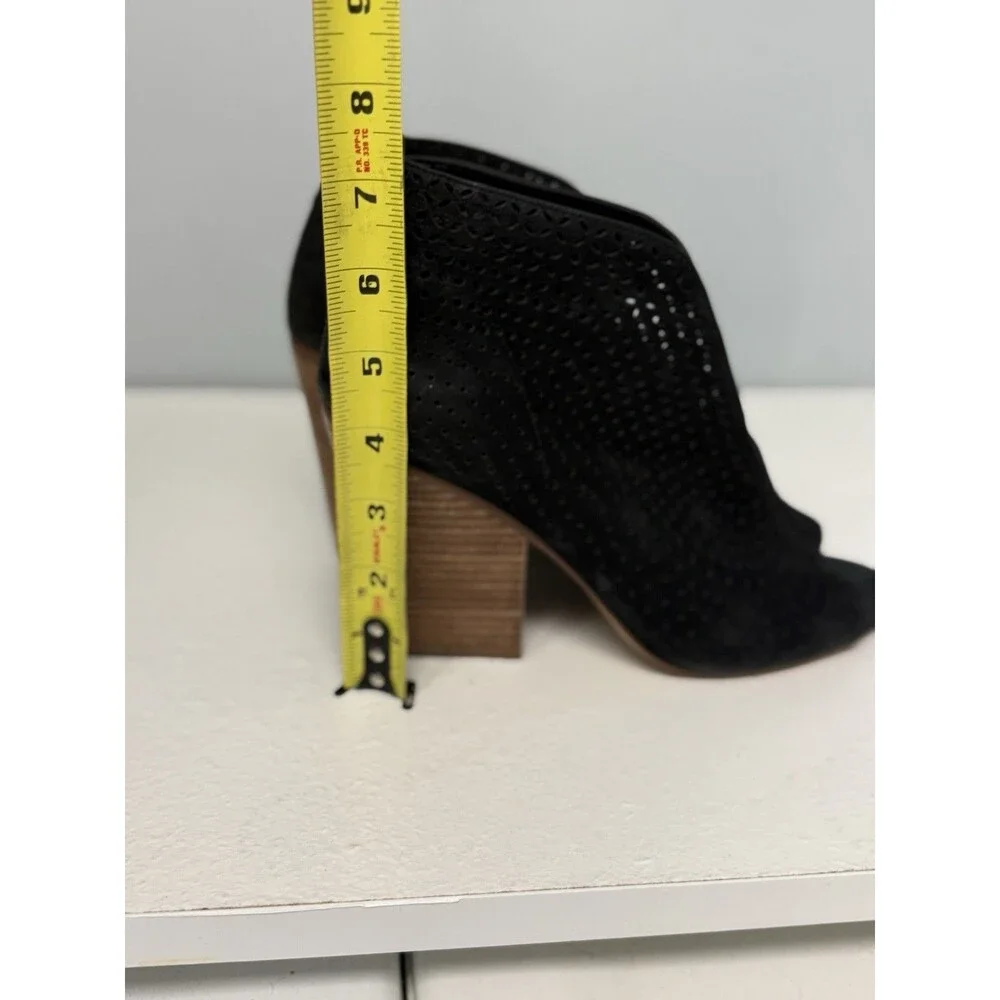 Vince Camuto Black Laser Cut Perforated Peep Toe Heeled Booties Size 10M